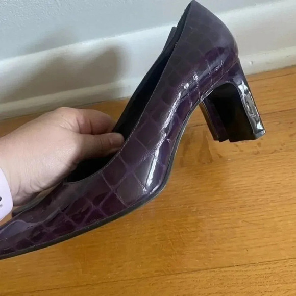 Bandolino Purple Snake Skin Heels - Picture 11 of 13